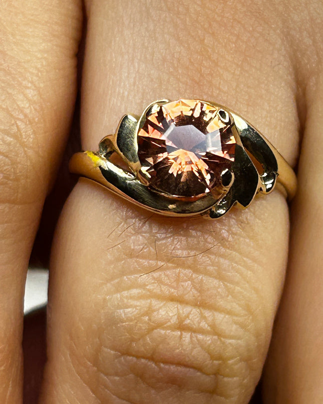 OREGON SUNSTONE RING 1.35 carat 7mm Round - Champagne, Schiller