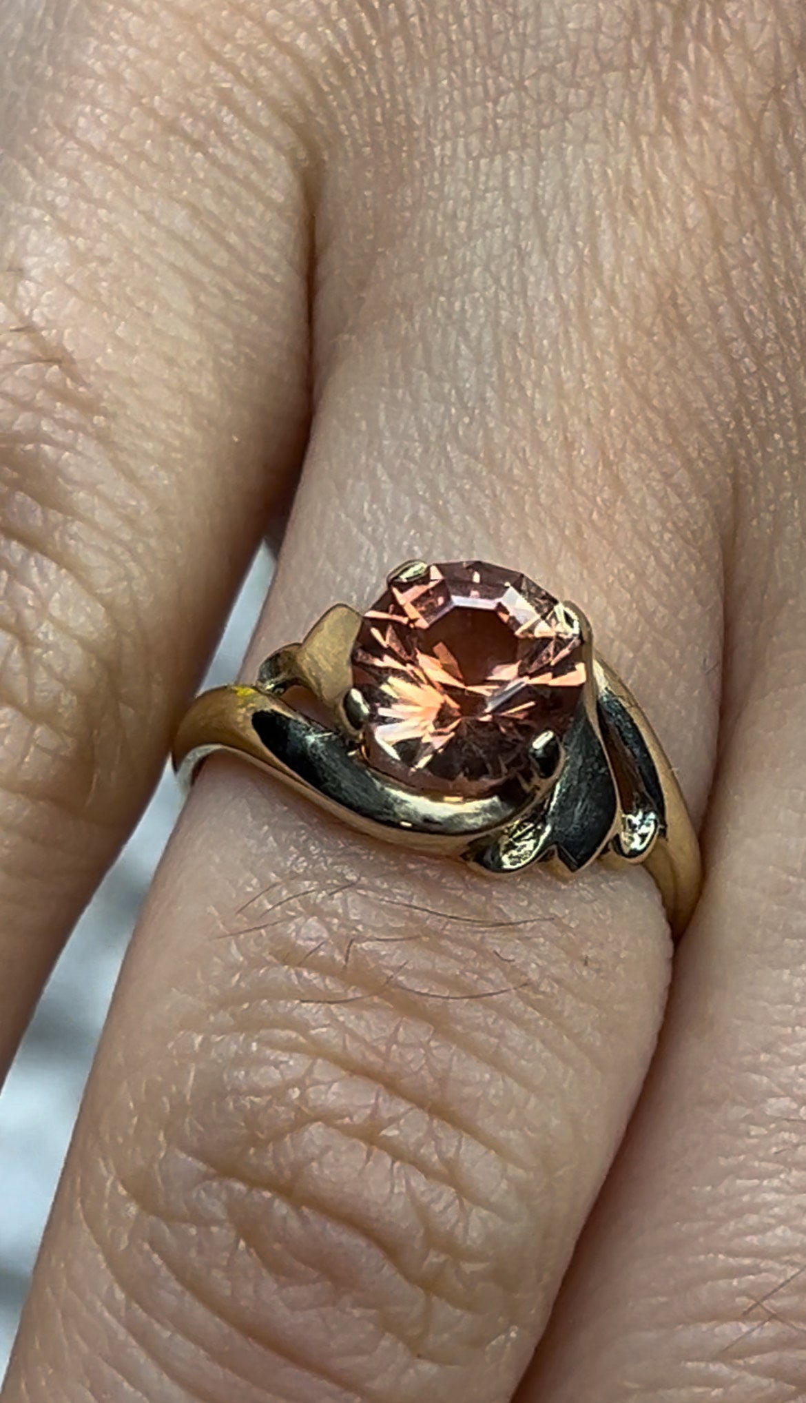 OREGON SUNSTONE RING 1.35 carat 7mm Round - Champagne, Schiller