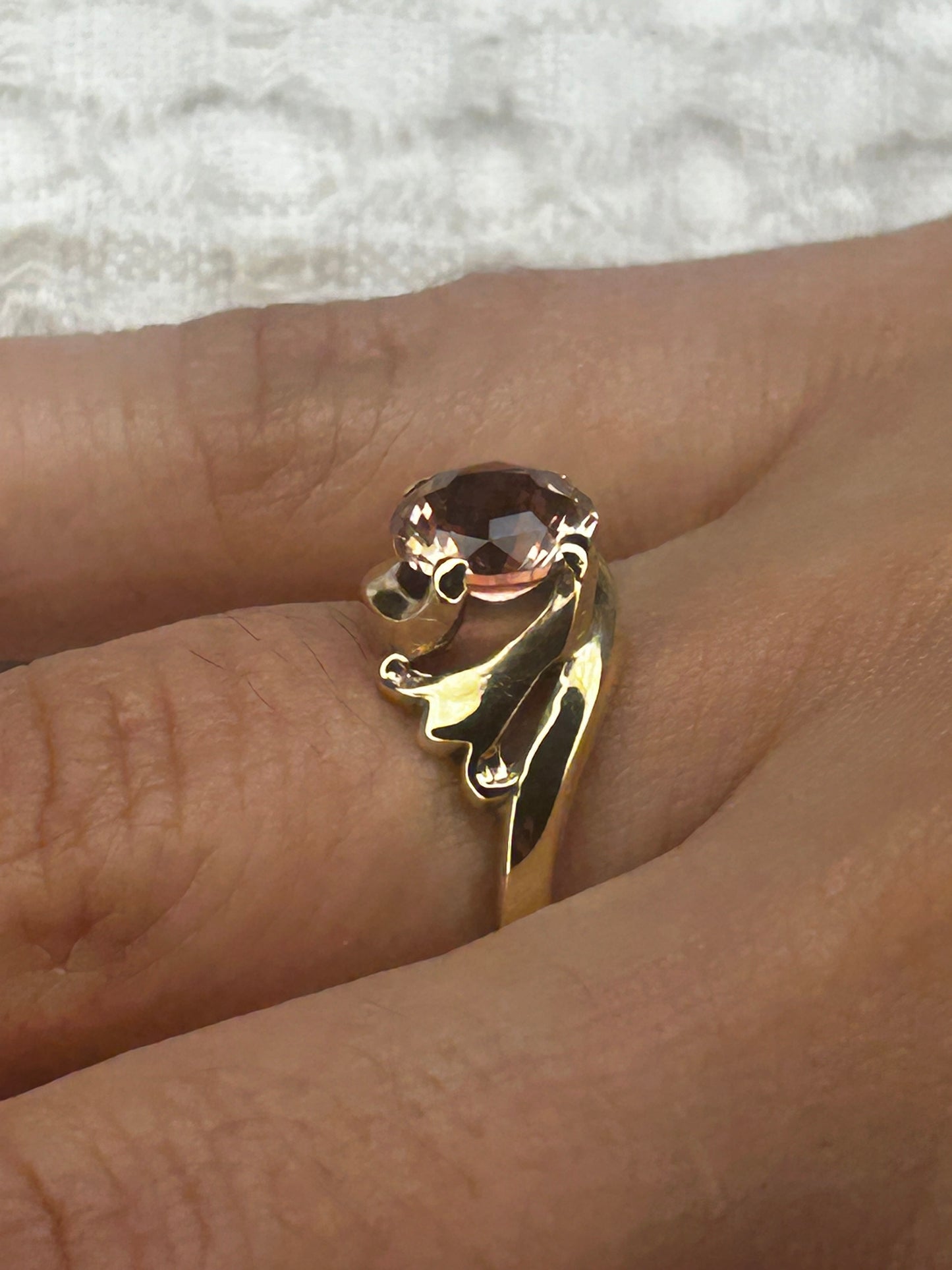 OREGON SUNSTONE RING 1.35 carat 7mm Round - Champagne, Schiller
