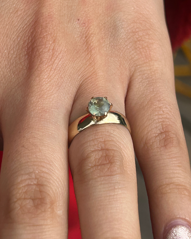 1.0 carat unheated Montana Sapphire yellow/green color change 14k gold solitaire setting