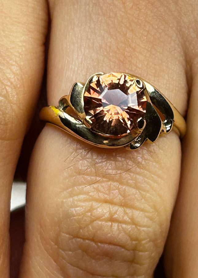 OREGON SUNSTONE RING 1.35 carat 7mm Round - Champagne, Schiller