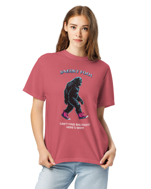 SNEAKY FOOT - CAN'T FIND BIG FOOT? HERE'S WHY! - COMFORT COLORS - T SHIRT